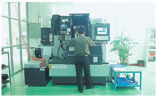 放電加工機(jī)
